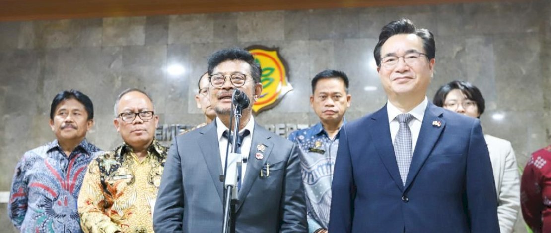 Menteri Pertanian Pangan dan Desa Korea Selatan, Chung Hwang Keun saat bertemu Menteri Pertanian RI di Kantor Pusat Kementan, Ragunan, Jakarta, Jumat, 8 September 2023. Menteri Pertanian Pangan dan Desa Korea Selatan, Chung Hwang Keun saat bertemu Menteri Pertanian RI di Kantor Pusat Kementan, Ragunan, Jakarta, Jumat, 8 September 2023.