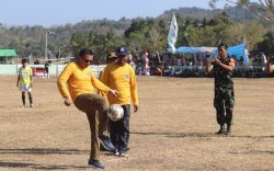 Tendangan Pertama Bupati Basli Ali, Buka Turnamen Sepak Bola Bupati Cup V 2023 di Pulau Jampea