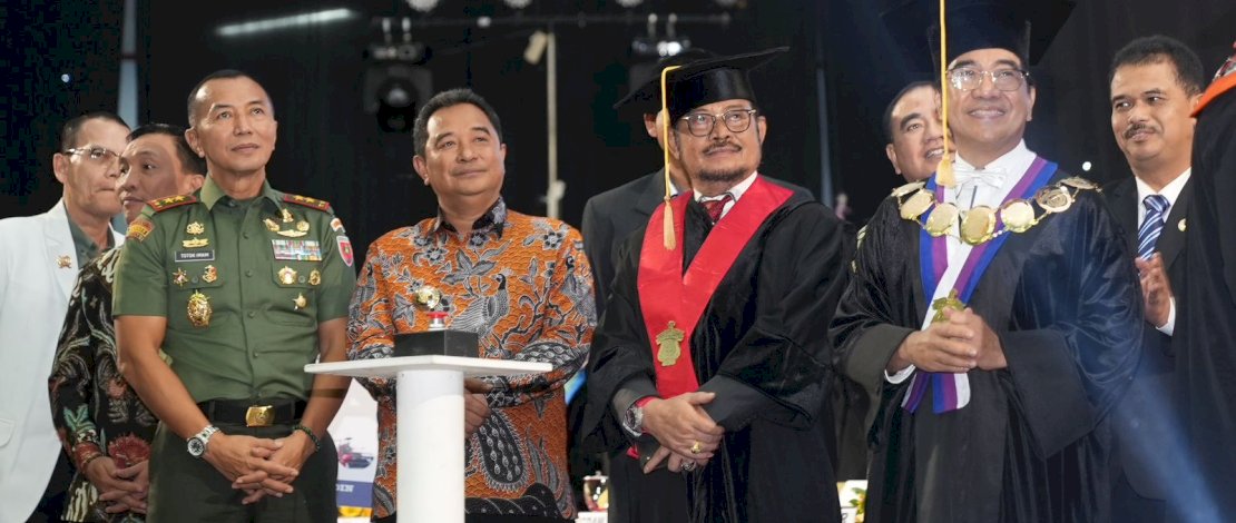 Penjabat Gubernur Sulsel, Bahtiar Baharuddin, menghadiri Dies Natalis Ke-67 Universitas Hasanuddin (Unhas), di Baruga AP Pettarani Unhas, Sabtu, 9 September 2023.