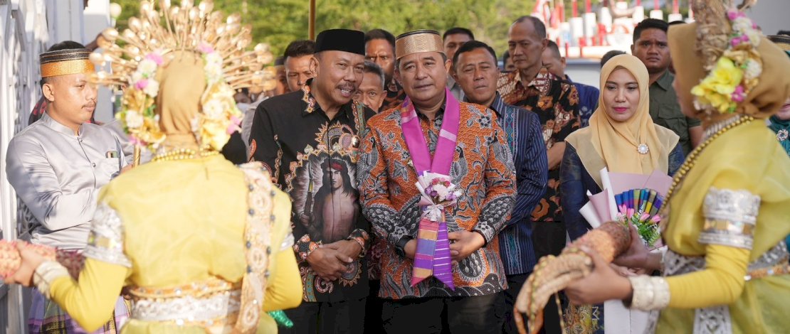 Penjabat (Pj) Gubernur Sulsel, Bahtiar Baharuddin dan Pj Ketua TP-PKK Sulsel, Sofha Marwah Bahtiar, melakukan kunjungan kerja ke Kabupaten Bone, Sabtu, 9 September 2023.