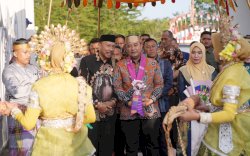 Disambut Secara Adat, Pj Gubernur Bahtiar Minta Dukungan Pemda dan Masyarakat Bone Jalankan Tugas