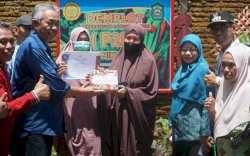 Pj Bupati Takalar Serahkan Hadiah Juara Lomba Pekarangan Produktif 