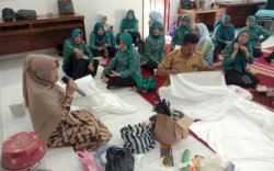 PKK Kabupaten Gowa Dibekali Keahlian Membatik