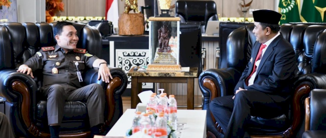Penjabat Gubernur Sulsel, Bahtiar Baharuddin, menemui Kepala Kejaksaan Tinggi (Kajati) Sulsel, Leo Simanjuntak, di Gedung Kejaksaan Tinggi, Senin, 11 September 2023. Penjabat Gubernur Sulsel, Bahtiar Baharuddin, menemui Kepala Kejaksaan Tinggi (Kajati) Sulsel, Leo Simanjuntak, di Gedung Kejaksaan Tinggi, Senin, 11 September 2023.