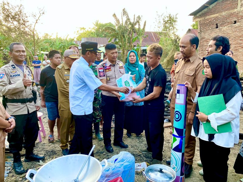 Kunjungi Korban Kebakaran, Pj Bupati Takalar Serahkan Bantuan 