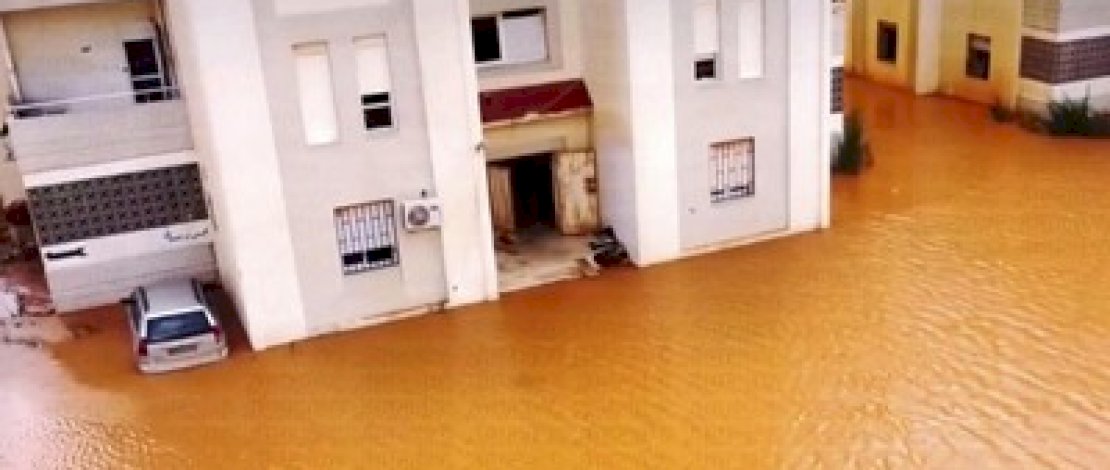 Jalan-jalan terendam banjir setelah badai Daniel di Marj, Libya, Senin, 11 September 2023. Kepala salah satu pemerintahan saingan Libya mengatakan bahwa 2.000 orang dikhawatirkan tewas dalam banjir yang melanda bagian timur negara Afrika utara itu. (AP/cnbc) Jalan-jalan terendam banjir setelah badai Daniel di Marj, Libya, Senin, 11 September 2023. Kepala salah satu pemerintahan saingan Libya mengatakan bahwa 2.000 orang dikhawatirkan tewas dalam banjir yang melanda bagian timur negara Afrika utara itu. (AP/cnbc)