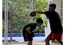 Rafathar&nbsp; Latihan Tinju&nbsp; Bareng Atlet MMA Setelah Kejadian Tidak Menyenangkan di Sekolah