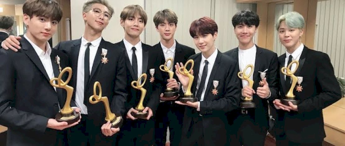 Seluruh Anggota BTS Sedang Jalani Wamil, Video Musik 'MIC Drop' Capai 1.4 Miliar Views Seluruh Anggota BTS Sedang Jalani Wamil, Video Musik 'MIC Drop' Capai 1.4 Miliar Views