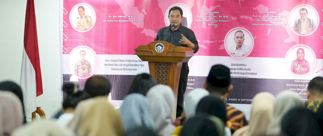 Pj Sulsel, Bahtiar Baharuddin, memberikan kuliah umum mengenai wawasan kebangsaan dan penguatan ideologi Pancasila, di hadapan mahasiswa UNM dan Panwaslu kabupaten/kota se-Sulsel, Kamis, 14 September 2023. Pj Sulsel, Bahtiar Baharuddin, memberikan kuliah umum mengenai wawasan kebangsaan dan penguatan ideologi Pancasila, di hadapan mahasiswa UNM dan Panwaslu kabupaten/kota se-Sulsel, Kamis, 14 September 2023.