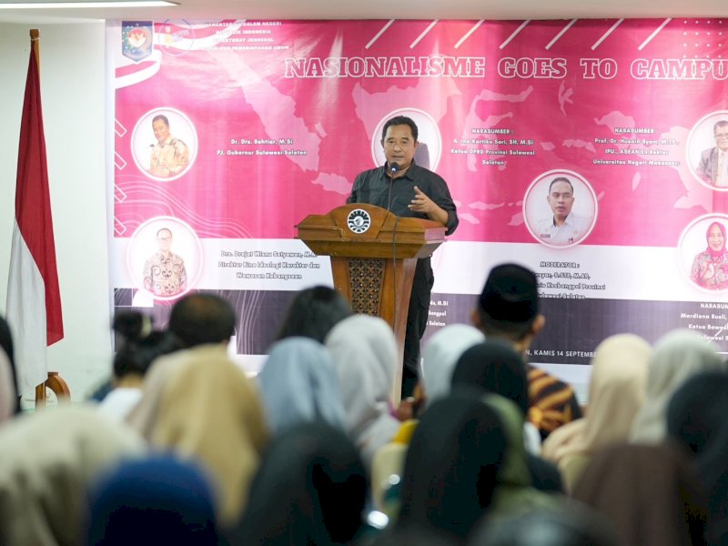 Beri Kuliah Umum di Kampus UNM, Pj Gubernur Bahtiar Kobarkan Semangat Gotong Royong 