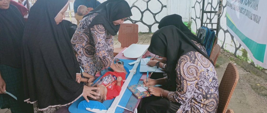 Takalar masuk urutan pertama dari 24 kabupaten kota di Sulsel zona hijau dalam 
Monitoring ePPGBM Provinsi Sulsel dalam total coverage pengukuran dan penginputan aplikasi ePPGBM yang dilaksanakan oleh petugas gizi Puskesmas di seluruh wilayah Kabupaten Takalar. 