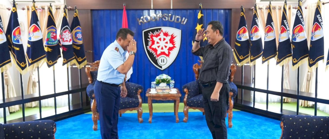 Penjabat Gubernur Sulsel Bahtiar Baharuddin bertemu Panglima Koopsud II Marsda TNI Andi Kustoro, SE., MM beserta jajaran, di Markas Koopsud II, Jalan Perintis Kemerdekaan, Kamis, 14 September 2023. 