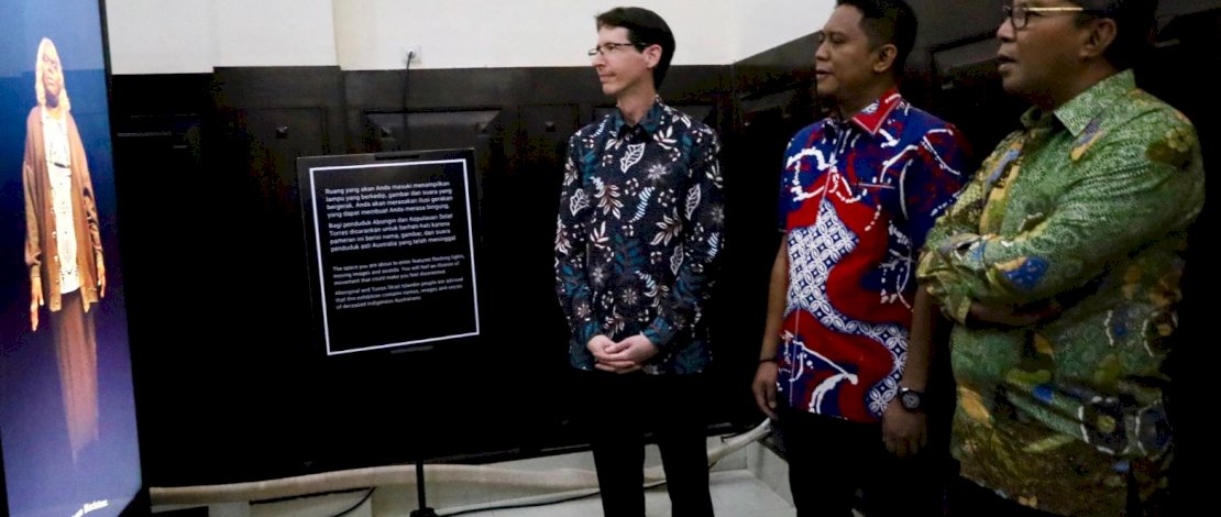 Pameran Walking Through A Songline Hadir di Makassar, Danny Pomanto: Mimpi Suku Aborigin Australia