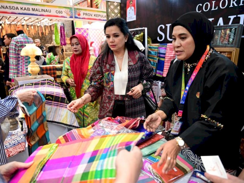 Dua Hari,  Dekranasda Sulsel Raih Rp 122,5 Juta Penjualan Produk UMKM di Pameran Kriyanusa