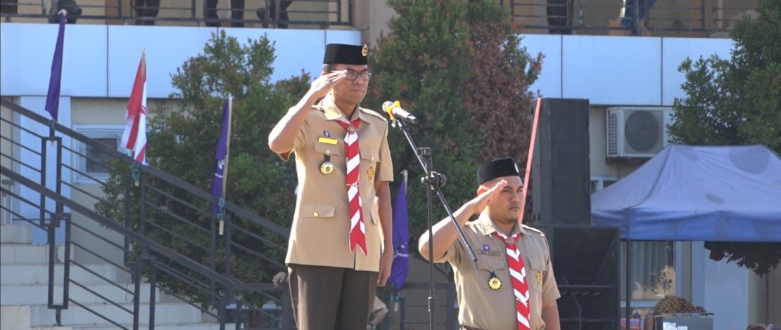 Pj Bupati Takalar Dr. Setiawan Aswad, M. Dev. Plg selaku Ketua Majelis Pembimbing Cabang Gerakan Pramuka Kwartir Cabang Takalar, saat memimpin Apel Besar Hari Pramuka Ke-62 Tahun 2023, di Lapangan HM. Dg. Sibali, Sabtu, 16 September 2023.