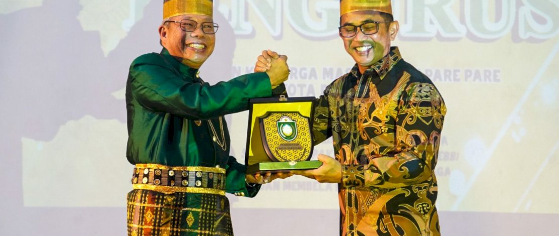 Wali Kota Parepare, Taufan Pawe menghadiri pengukuhan dan pelantikan Badan Pengurus Cabang Ikatan Keluarga Masyarakat Parepare (BPC IKM Pare) Kota Balikpapan Periode 2023 - 2027.
Wali Kota Parepare, Taufan Pawe menghadiri pengukuhan dan pelantikan Badan Pengurus Cabang Ikatan Keluarga Masyarakat Parepare (BPC IKM Pare) Kota Balikpapan Periode 2023 - 2027.