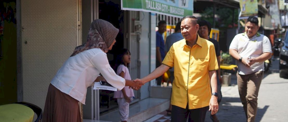 Anggota Komisi V DPR RI, Hamka B Kady, bersilaturahmi dengan warga penerima program bedah rumah di Kelurahan Kalukuang, Kecamatan Tallo, Minggu, 17 September 2023. Anggota Komisi V DPR RI, Hamka B Kady, bersilaturahmi dengan warga penerima program bedah rumah di Kelurahan Kalukuang, Kecamatan Tallo, Minggu, 17 September 2023.