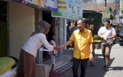 Terima Bantuan Bedah Rumah, Warga Kalukuang Doakan Hamka B Kady Kembali Terpilih di Pileg