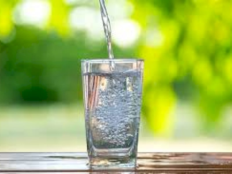 Minum Air Putih di Pagi Hari, Berikut 7 Manfaatnya