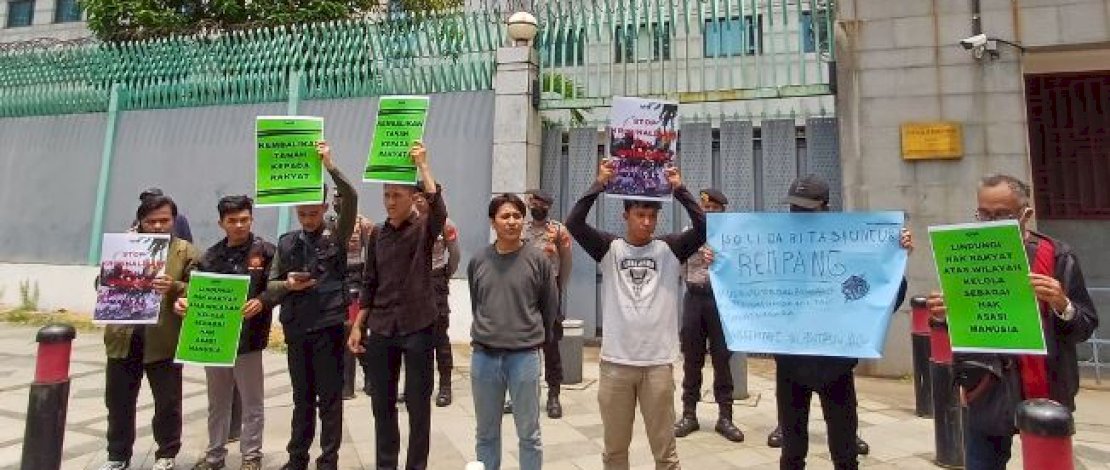 masyarakat aksi di depan kedubes tiongkok (dok:kompas)
