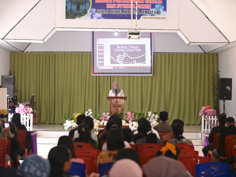 Bupati Lutra Resmikan Gereja Bethel Indonesia Jemaat Eno