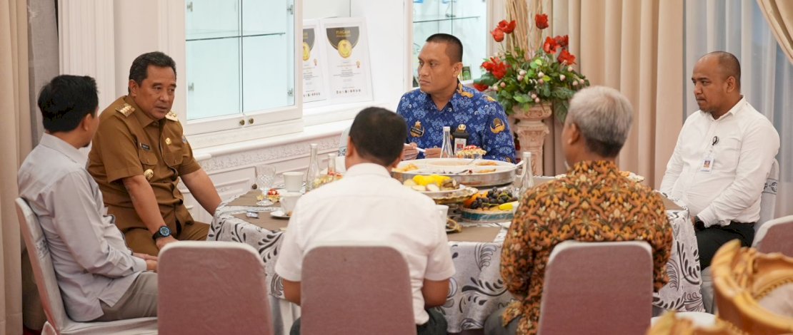 Gubernur Sulsel Bahtiar Baharuddin mengapresiasi progres kerja Tim Seleksi (Timsel) calon Komisioner Komisi Penyiaran Indonesia Daerah (KPID) Sulsel. Gubernur Sulsel Bahtiar Baharuddin mengapresiasi progres kerja Tim Seleksi (Timsel) calon Komisioner Komisi Penyiaran Indonesia Daerah (KPID) Sulsel.