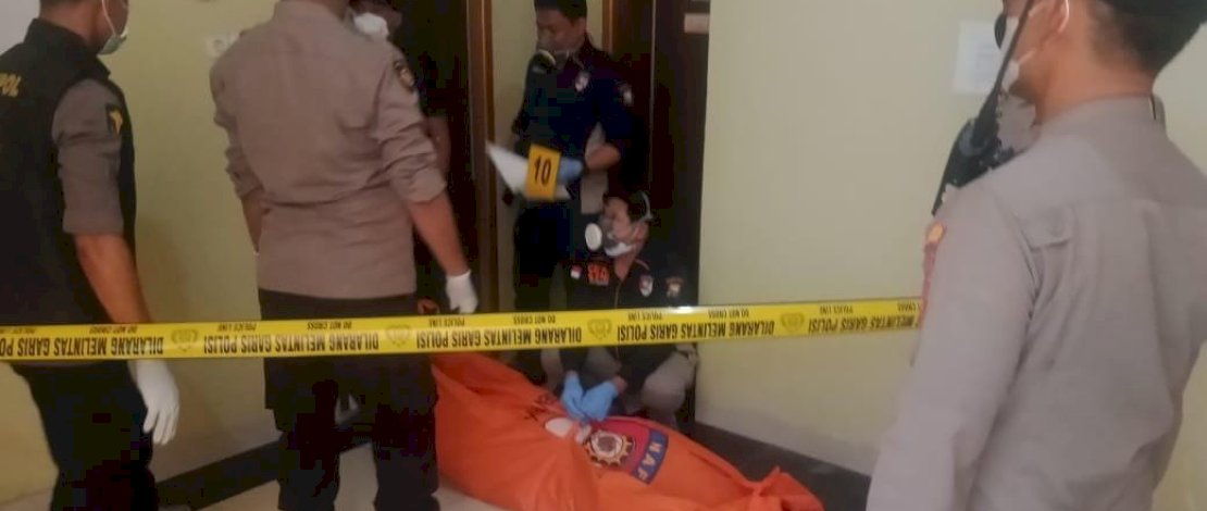 Seorang mahasiswi asal Kabupaten Tana Toraja, bernama Olivia Chatrischa Alik (23) ditemukan tewas dalam kamar indekosnya di Makassar.