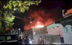 Diduga Arus Pendek Listrik, Dua Keluarga di Makassar Kehilangan Tempat Tinggal