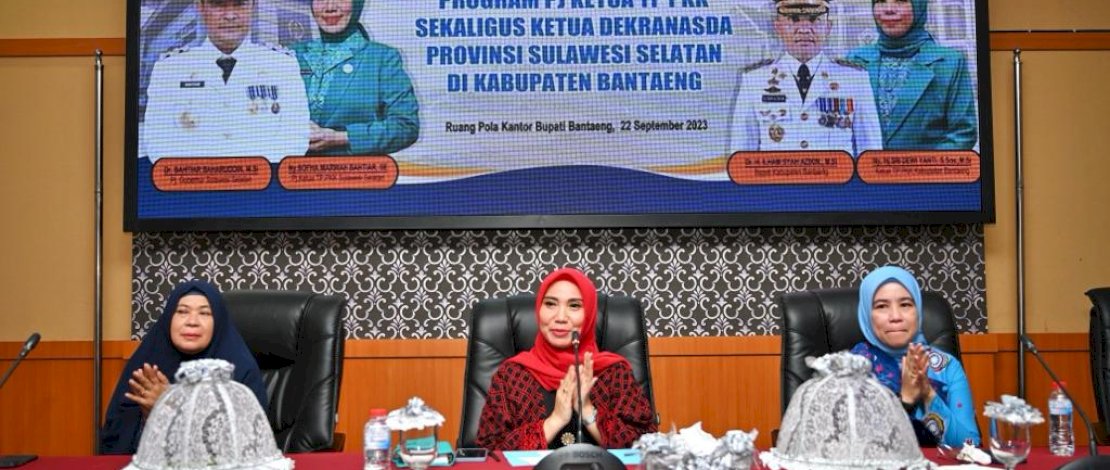 Penjabat Ketua Tim Penggerak PKK Sulsel Sofha Marwah Bahtiar, melakukan kunjungan Silaturahmi dan Monitoring Program Pj Ketua TP PKK Sekaligus Ketua Dekranasda Provinsi Sulsel di Kabupaten Bantaeng, yang dilaksanakan di Ruang Pola Kantor Bupati Bantaeng, Jumat, 22 September 2023. Penjabat Ketua Tim Penggerak PKK Sulsel Sofha Marwah Bahtiar, melakukan kunjungan Silaturahmi dan Monitoring Program Pj Ketua TP PKK Sekaligus Ketua Dekranasda Provinsi Sulsel di Kabupaten Bantaeng, yang dilaksanakan di Ruang Pola Kantor Bupati Bantaeng, Jumat, 22 September 2023.