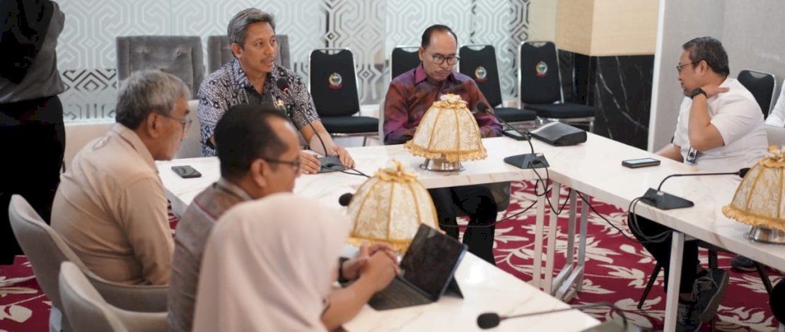 Sekretaris Daerah Provinsi Sulsel, Andi Muhammad Arsjad, memimpin Rapat Koordinasi (Rakor) untuk menindaklanjuti arahan Pj Gubernur Sulsel terkait penguatan ketahanan pangan melalui program Gerakan Gemar Menanam Pisang.