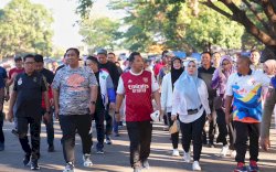 Jalan Sehat di GOR Sudiang Bersama Istri, Pj Gubernur Bahtiar: Fasilitas Olahraga Harus Dimaksimalkan