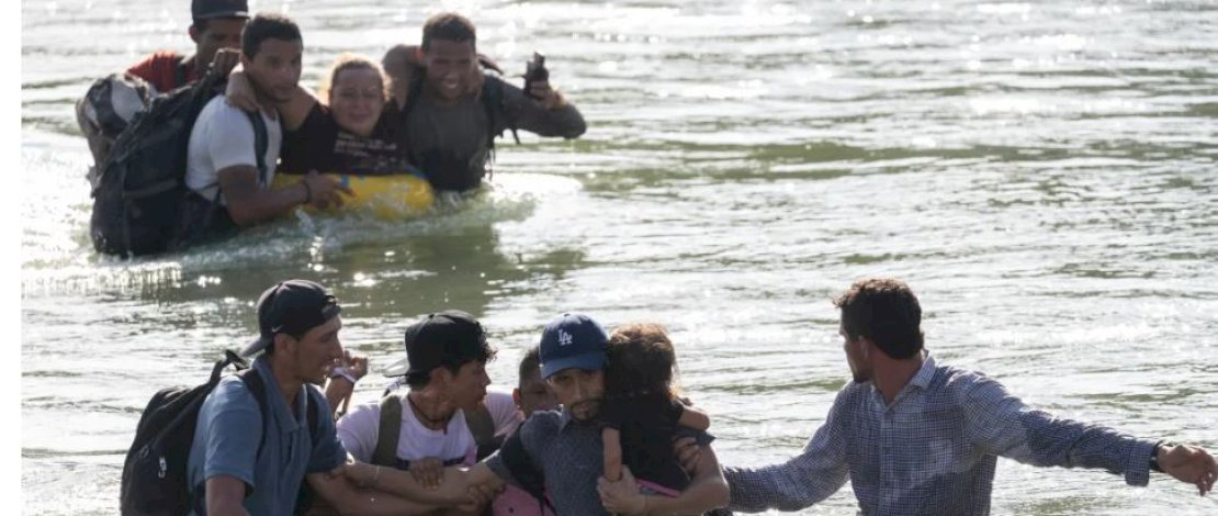 Cari Suaka, Puluhan Migran dan Pengungsi Tiba di Perbatasan AS-Meksiko Cari Suaka, Puluhan Migran dan Pengungsi Tiba di Perbatasan AS-Meksiko