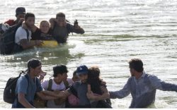 Cari Suaka, Puluhan Migran dan Pengungsi Tiba di Perbatasan AS-Meksiko