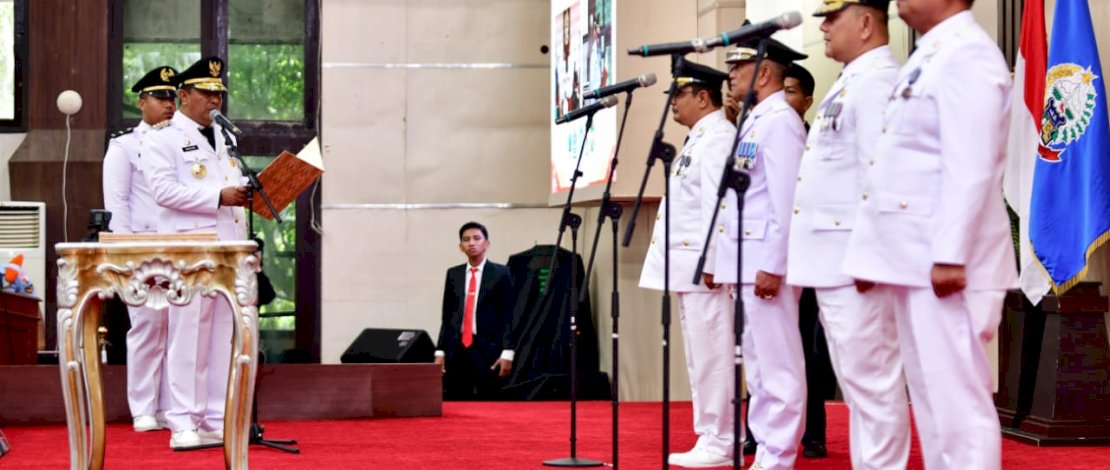 Penjabat Gubernur Sulawesi Selatan (Sulsel), Bahtiar Baharuddin, melantik empat Penjabat (Pj) Bupati dan Wali Kota di Sulsel.