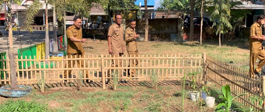 Pejabat (Pj) Bupati Takalar, Setiawan Aswad, rutin melakukan inspeksi mendadak ke beberapa kantor OPD dan kecamatan. Pejabat (Pj) Bupati Takalar, Setiawan Aswad, rutin melakukan inspeksi mendadak ke beberapa kantor OPD dan kecamatan.
