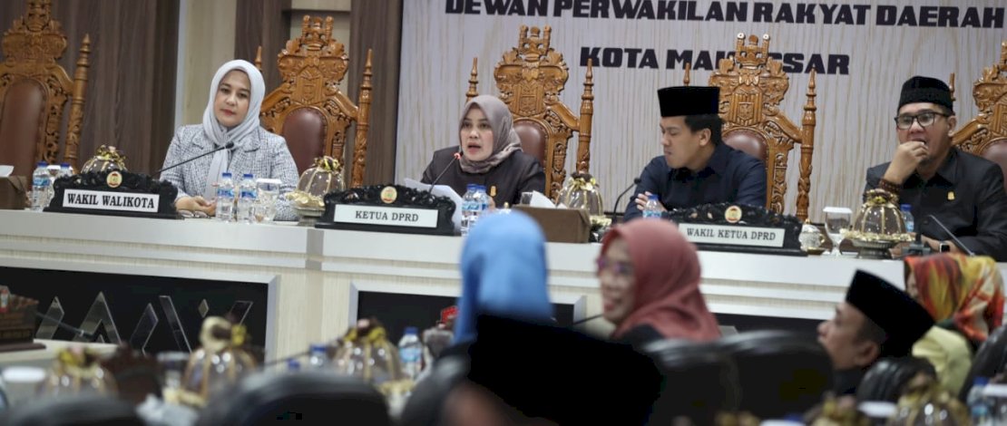 Wakil Wali Kota Makassar, Fatmawati Rusdi, memaparkan berbagai program Pemkot Makassar menjawab  pemandangan umum fraksi-fraksi DPRD Kota Makassar, terhadap rancangan peraturan daerah Kota Makassar tentang Pajak Daerah dan Retribusi Daerah dan juga terkait perubahan anggaran dan pendapatan dan belanja daerah, Selasa, 26 September 2023.