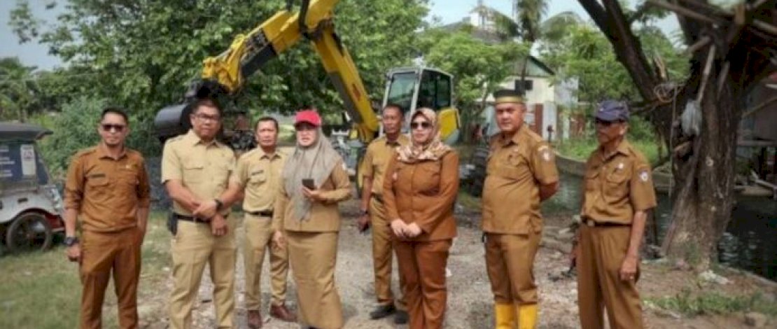 Kepala Dinas PU Makassar Awasi Proses Pengerukan Drainase di Jalan Adiyaksa