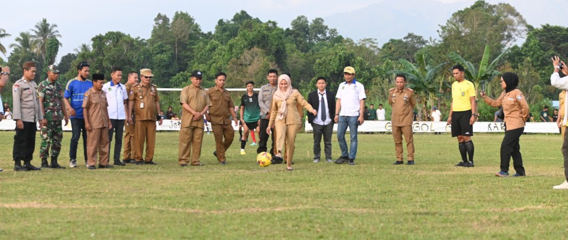 Buka Turnamen Sepakbola, Bupati Indah Sebut Upaya Pemerintah Hidupkan Olahraga