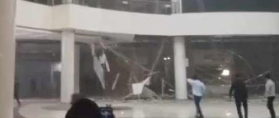 Polrestabes Makassar mengungkap penyebab robohnya plafon Trans Studio Mall (TSM), Jalan Metro Tanjung Bunga, Makassar, Selasa malam, 26 September 2023.