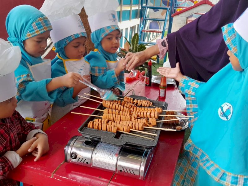 Kegiatan "Be Come a Little Master Chef" Meriahkan Puncak Pembelajaran di SIT Muslih
