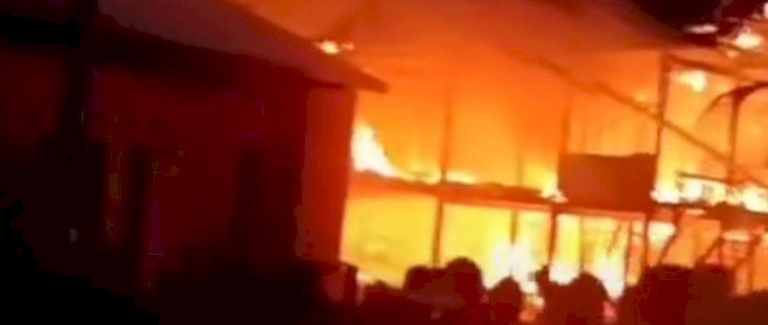 Breaking News : Kebakaran di Desa Lampoko, Polman Hanguskan 6 Rumah