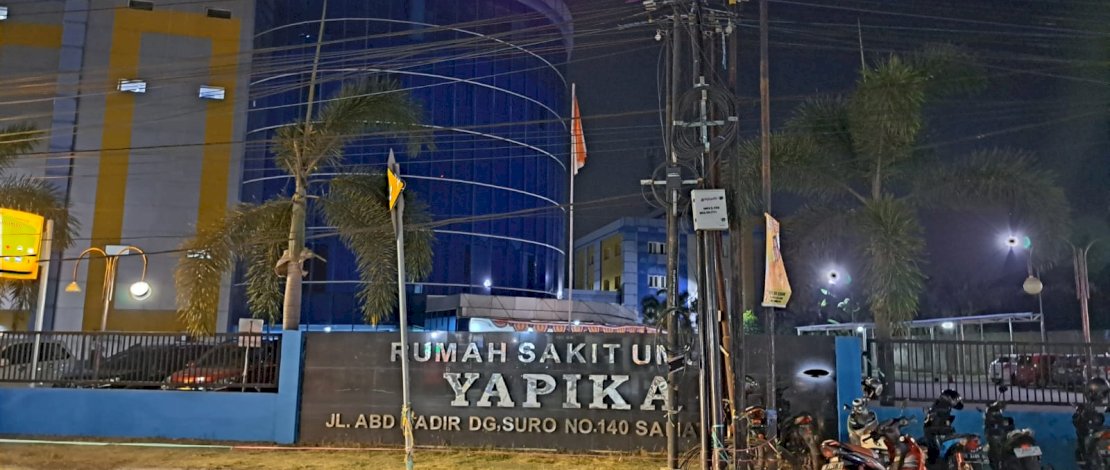 Tempat parkir di luar lingkungan RS Yapika 