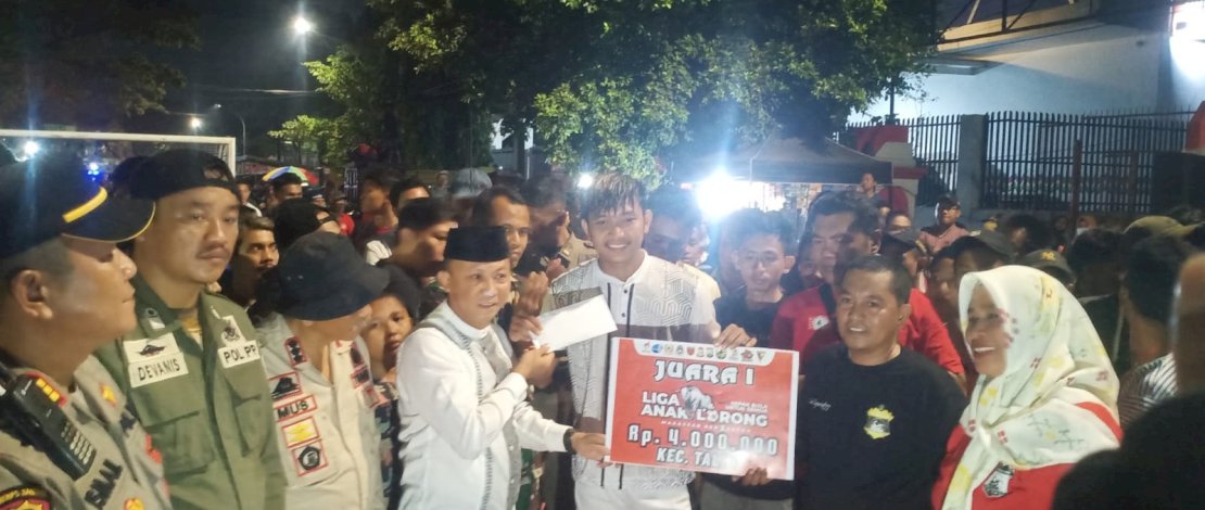 Kemeriahan Liga Anak Lorong di Kecamatan Tallo: Tim Rappokalling Juara!" Kemeriahan Liga Anak Lorong di Kecamatan Tallo: Tim Rappokalling Juara!"