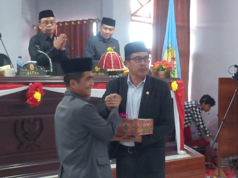 Rapat Paripurna DPRD,  Wabup Saiful Arif Bacakan Pendapat Akhir Bupati Tentang Ranperda Perubahan APBD 2023
