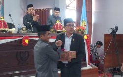 Rapat Paripurna DPRD,  Wabup Saiful Arif Bacakan Pendapat Akhir Bupati Tentang Ranperda Perubahan APBD 2023