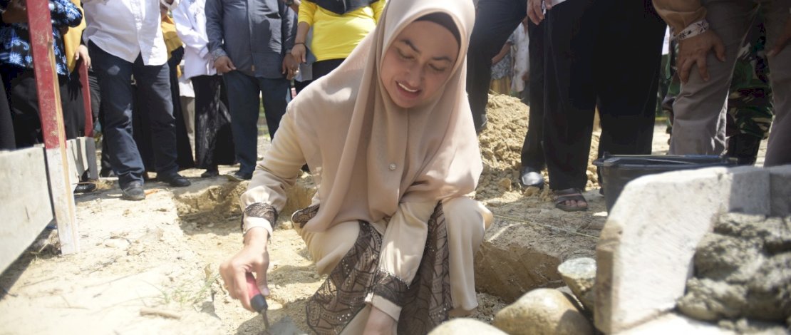 Bupati Lutra Letakkan Batu Pertama Pembangunan Asrama Tahfidzul Qur'an As'adiyah