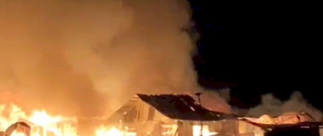 Kebakaran Hebat Hanguskan 12 Rumah di Kota Ternate, Maluku Utara