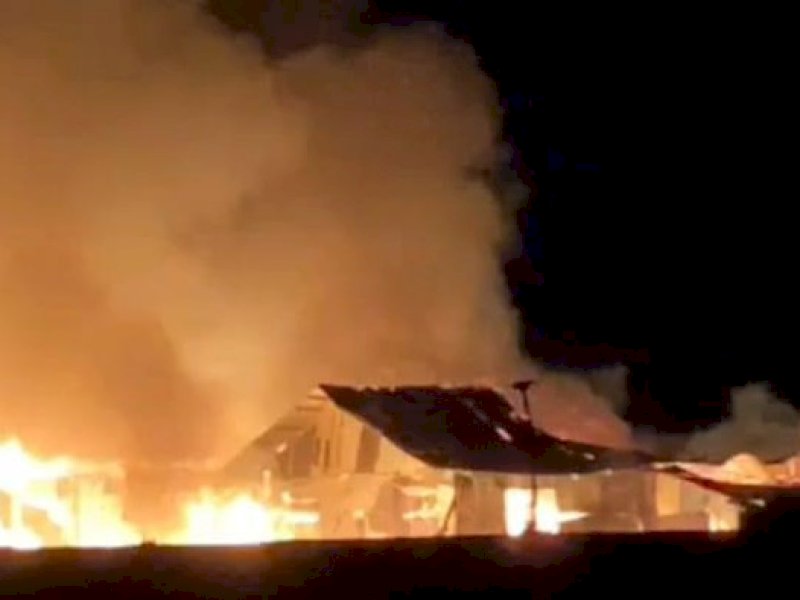Kebakaran Hebat Hanguskan 12 Rumah di Kota Ternate, Maluku Utara