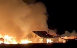 Kebakaran Hebat Hanguskan 12 Rumah di Kota Ternate, Maluku Utara