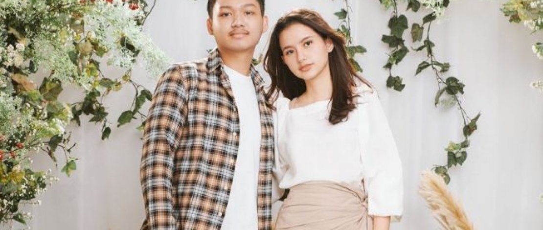 Azriel Hermansyah  dan kekasihnya Sarah Menzel